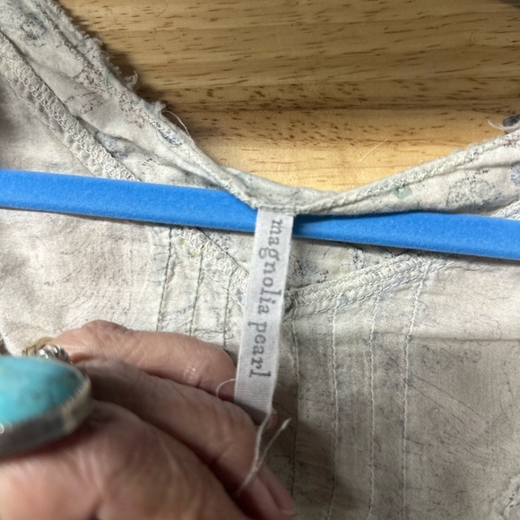 Magnolia Pearl Cream V-Neck Top - Picture 4 of 5